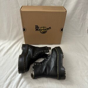 DR. MARTENS- JADON III BOOT PISA LEATHER PLATFORMS- 7W